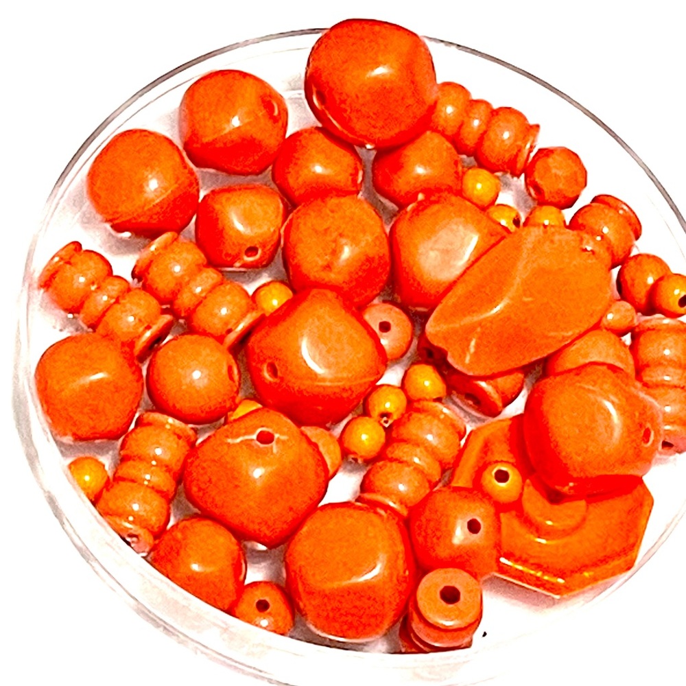 🎉💕5 for $50!!!🌷🌸Lot of 47 Vintage Orange Plastic Beads